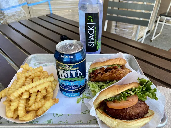 Shake Shack Garden State Plaza Picture 8