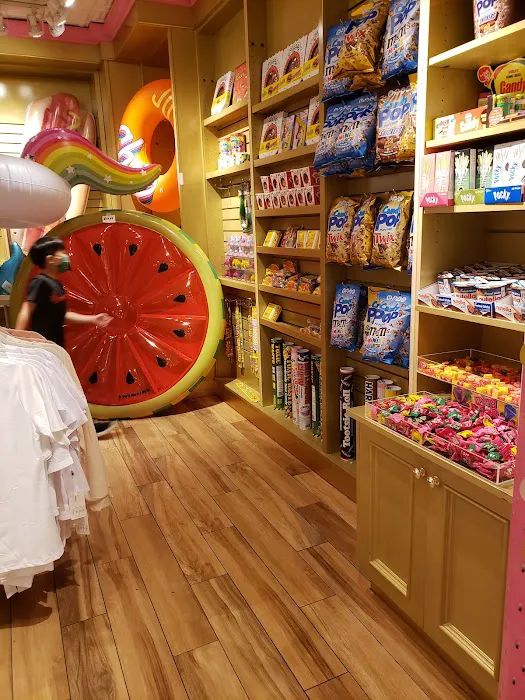 Sugar Bear - Candy Store in Paramus NJ Picture 2