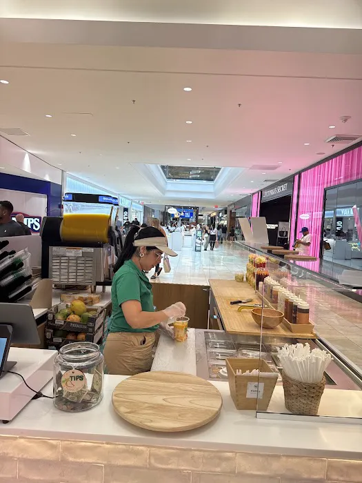 Mango Biche Mia - Garden State Plaza Mall Picture 2