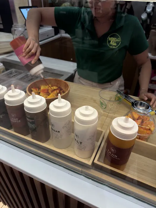 Mango Biche Mia - Garden State Plaza Mall Picture 8