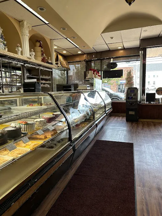Lakeview Bakery Picture 1