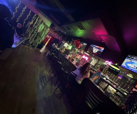 Courtside Pub