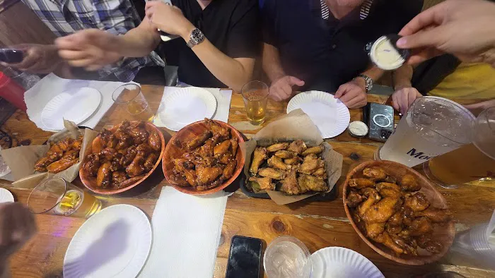 Sharky's Wings & Raw Bar Picture 7
