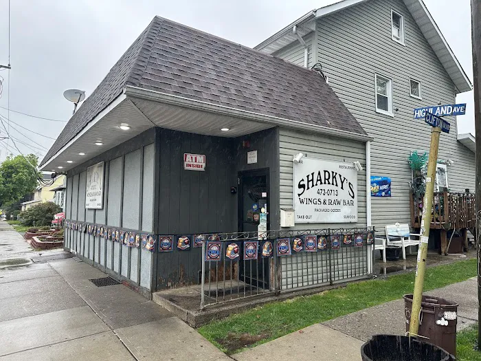 Sharky's Wings & Raw Bar Picture 6