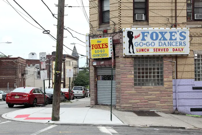 Foxes Go Go Bar Picture 1