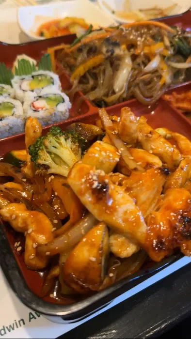 TOMO Sushi Picture 3