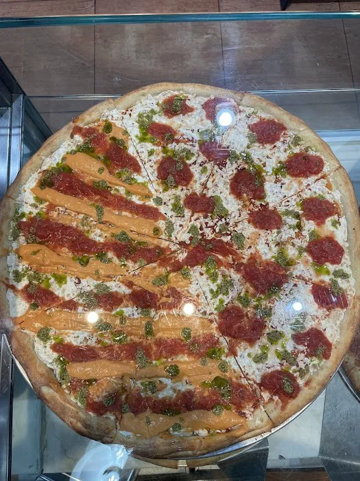 Paradise Pizza & Sushi Picture 5