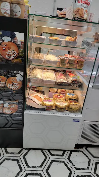 435 Manhasset Deli Picture 2