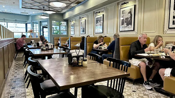 Gino's of Manhasset Picture 3