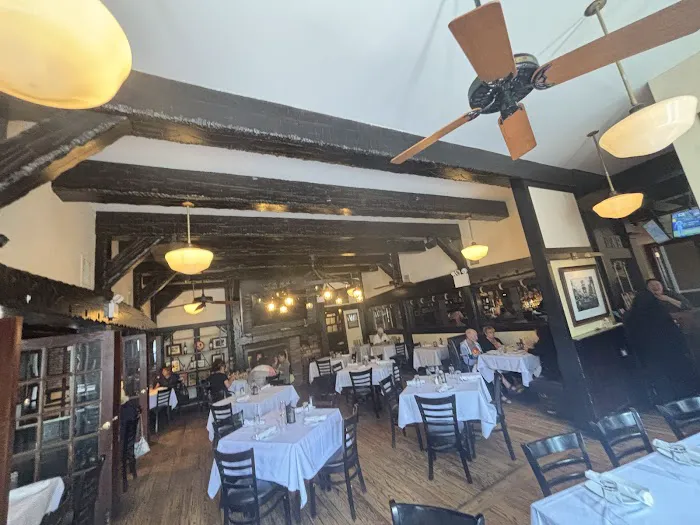 Galo Tavern18 - Restaurant & Bar Picture 2