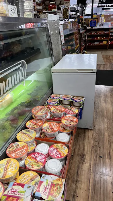 Glen Oaks Deli and Grocery Picture 4