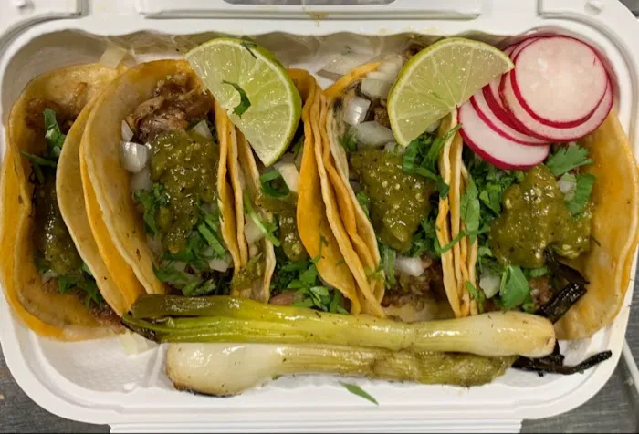 Tacos los compas Picture 3