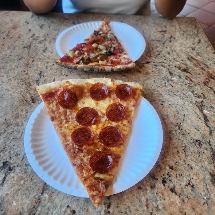 AvenUe Pizza Picture 5