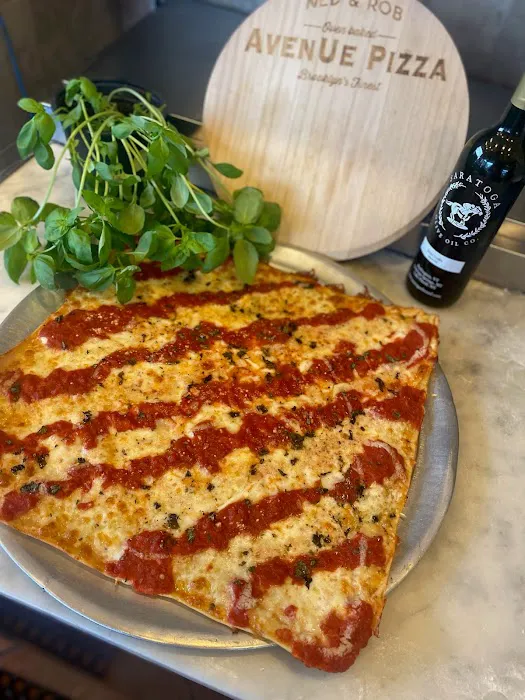 AvenUe Pizza Picture 3
