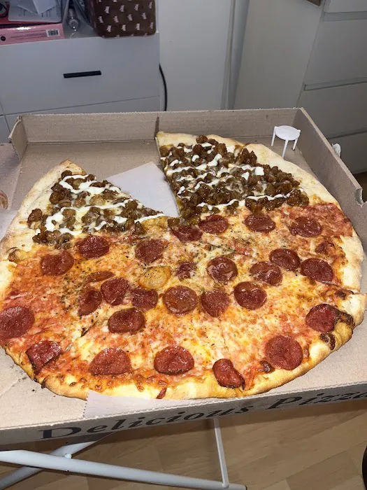 AvenUe Pizza Picture 1