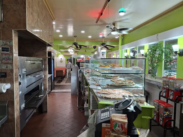 Extra Crispy Pizzeria & Restaurant Picture 7