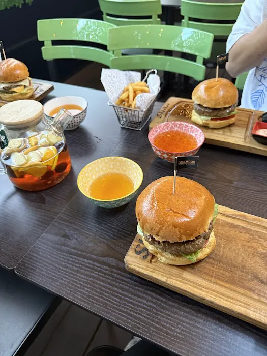 Sherdor Burgers & Sausages Picture 5