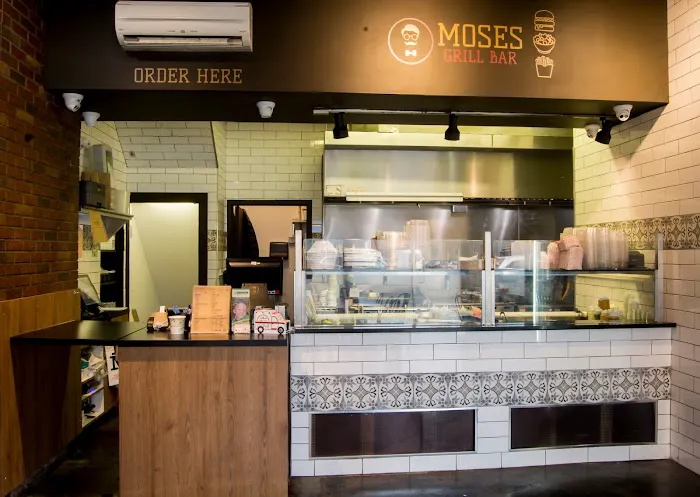 Moses Grill Bar Picture 8