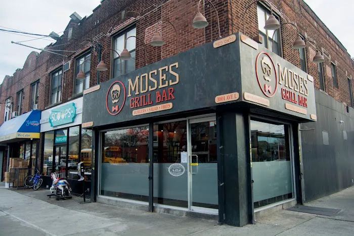 Moses Grill Bar Picture 7