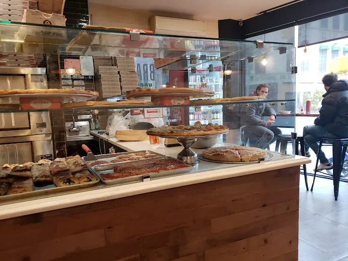 Yossi's Pizza Picture 5