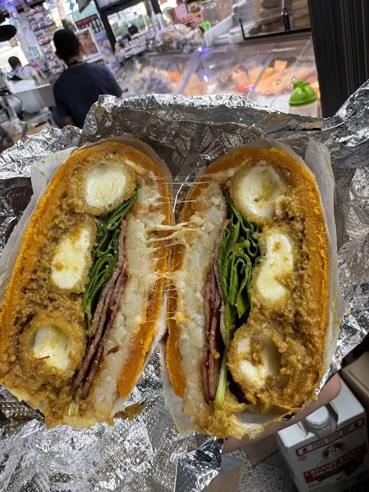Avenue P Deli and Grill Picture 10