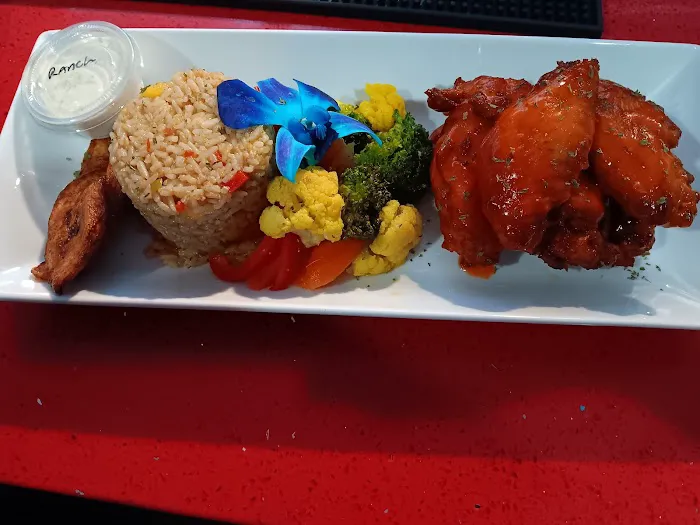 Liquid Restaurant and Lounge Picture 4