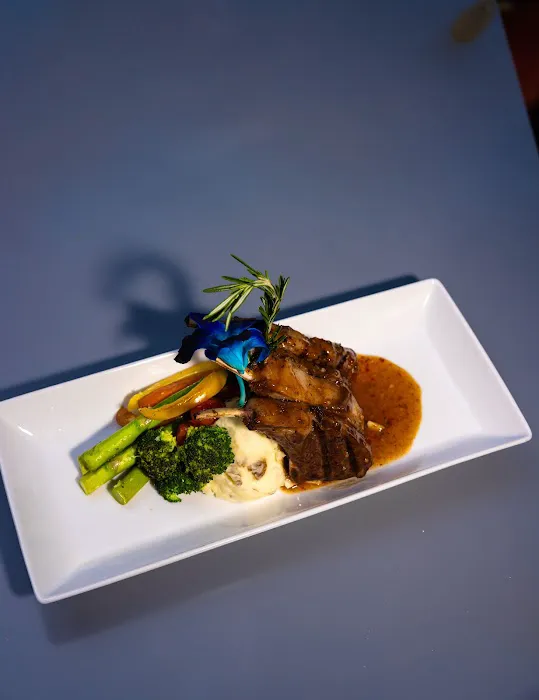 Liquid Restaurant and Lounge Picture 2