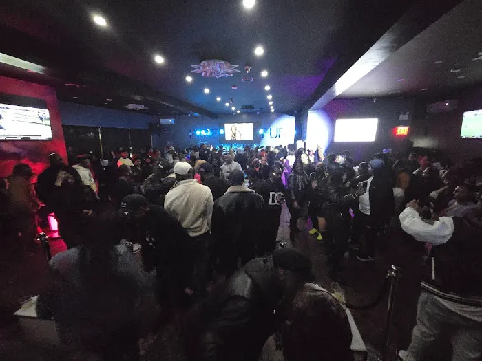Pure Lounge Picture 9