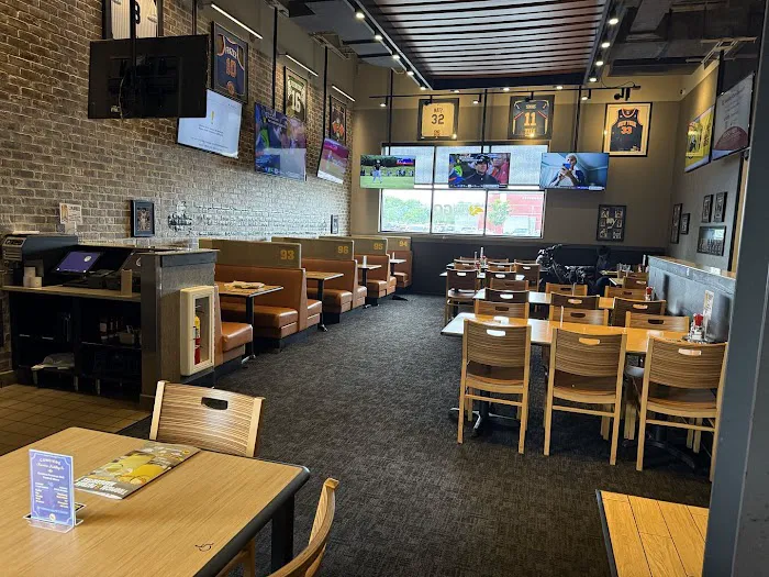 Buffalo Wild Wings Picture 7