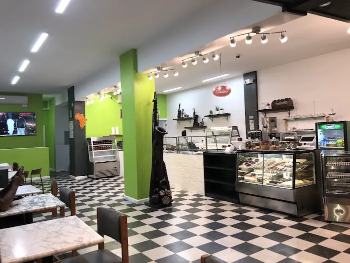 Guggin Cafe and Grill Picture 5