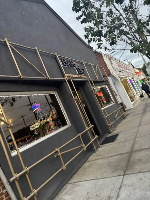 BAR BIZ RESTAURANT & LOUNGE Picture 6