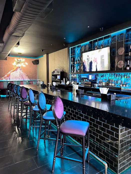 BAR BIZ RESTAURANT & LOUNGE Picture 8