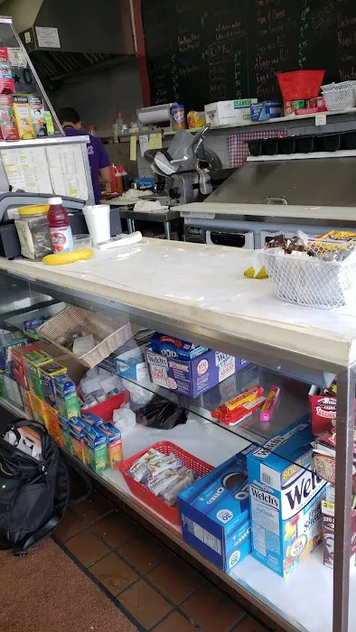 Deli Plus Picture 1