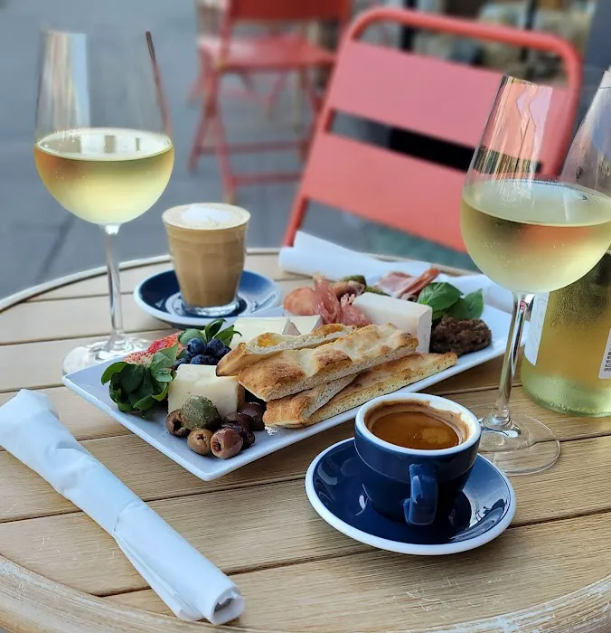 Standard Pour Espresso & Wine Bar Picture 10