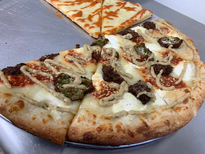 Sauly's Pizza Picture 10