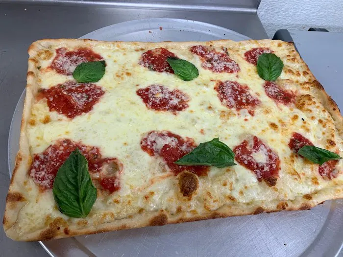 Sauly's Pizza Picture 6