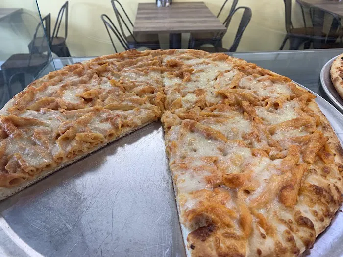 Sauly's Pizza Picture 3