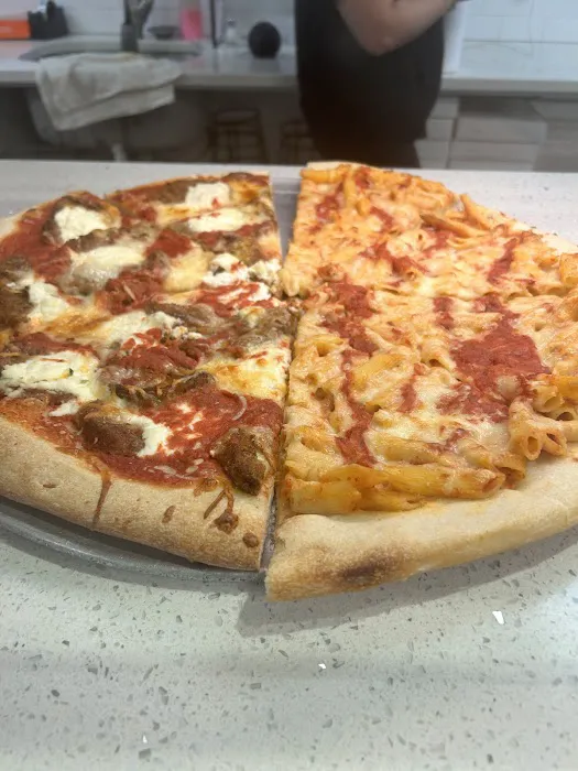 Sauly's Pizza Picture 4