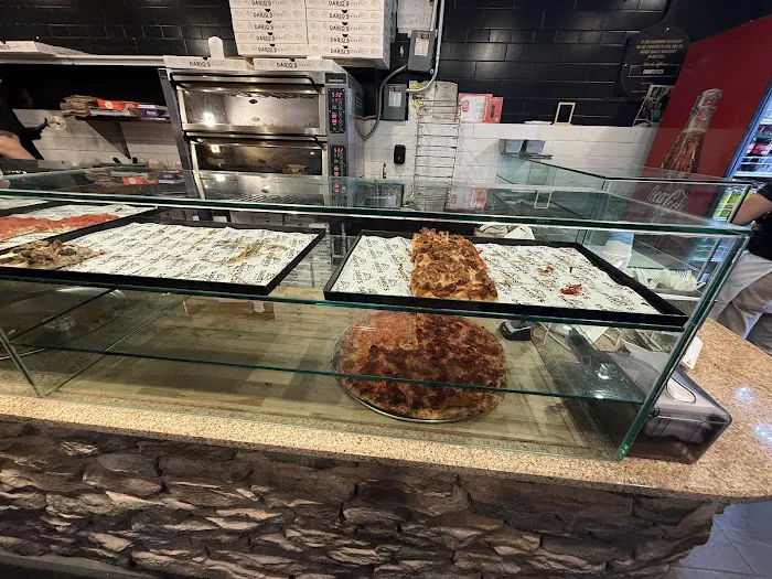Dario's Pizza Picture 2
