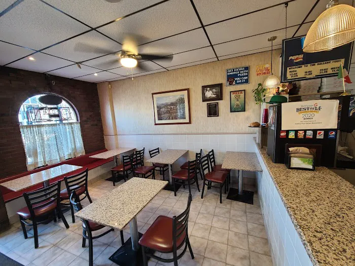 The Gallery Four Italian Restaurant & Pizzeria Picture 2