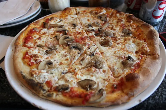 Vaccaros Pizza Picture 1