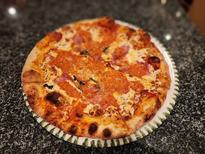 Vaccaros Pizza Picture 2