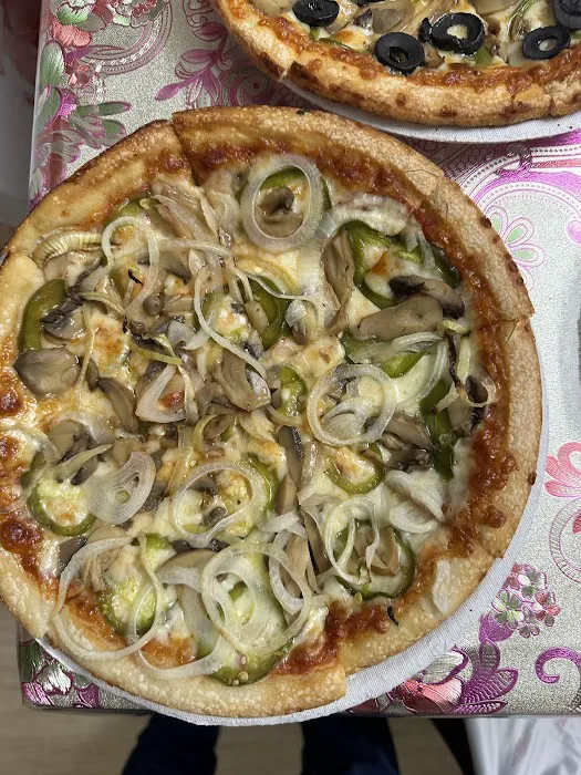 Singas Famous Pizza Picture 4