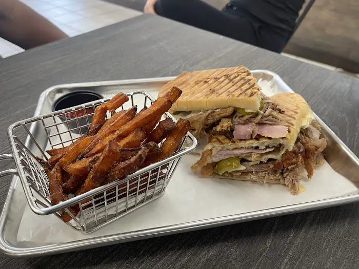 L.I. Valle Grill Picture 7