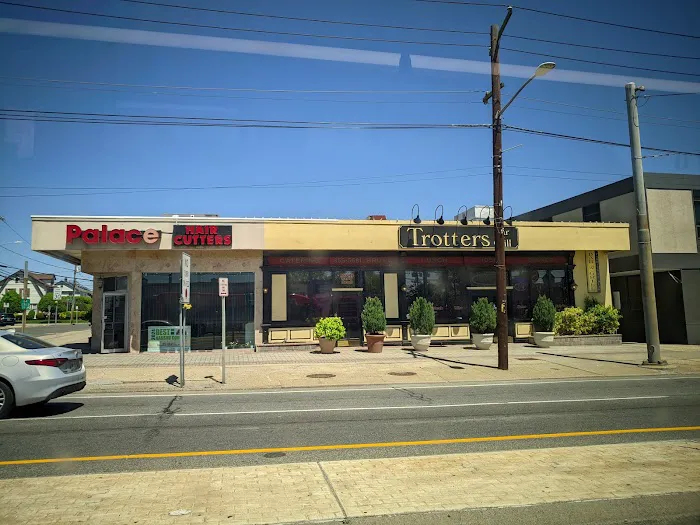 Trotters Bar & Grill Picture 1