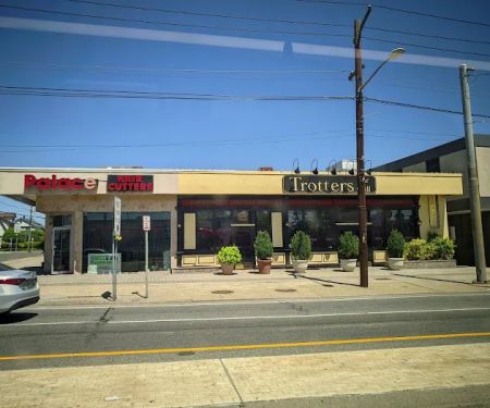 Trotters Bar & Grill