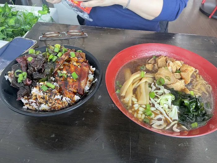 Soy & Sake Asian Eats Picture 1