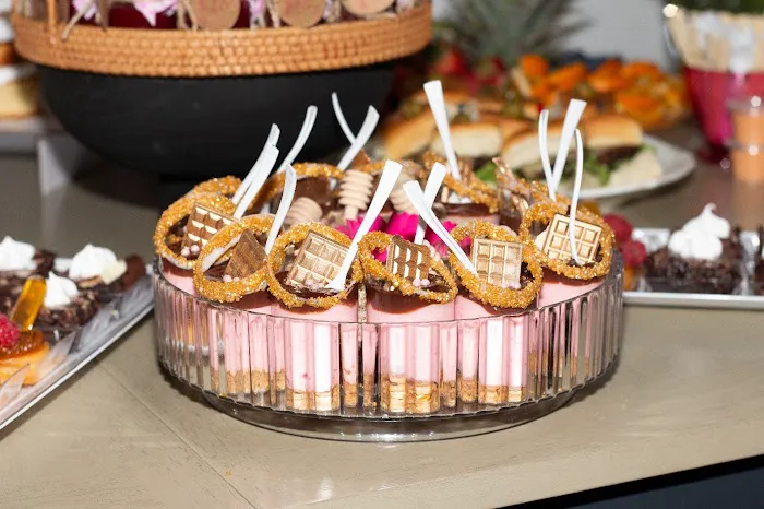 Ikikis cake shop Picture 3