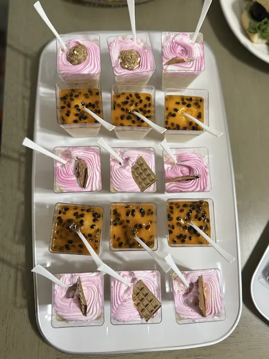 Ikikis cake shop Picture 4