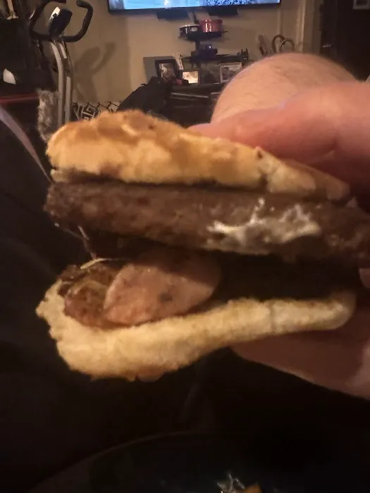 Big Deal Burger Picture 10